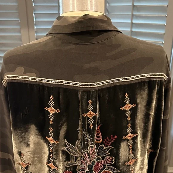 Johnny Was Black Floral Embroidered Blouse - Picture 5 of 6